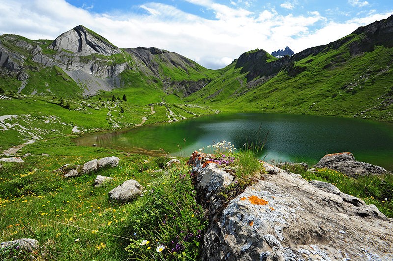 La région autour du Sulsseewli est considérée comme un lieu magique. A droite, l’Ars, en arrière-plan à gauche, les Lobhörner. Là où réside le berger pétrifié. Photo: natur-welten.ch