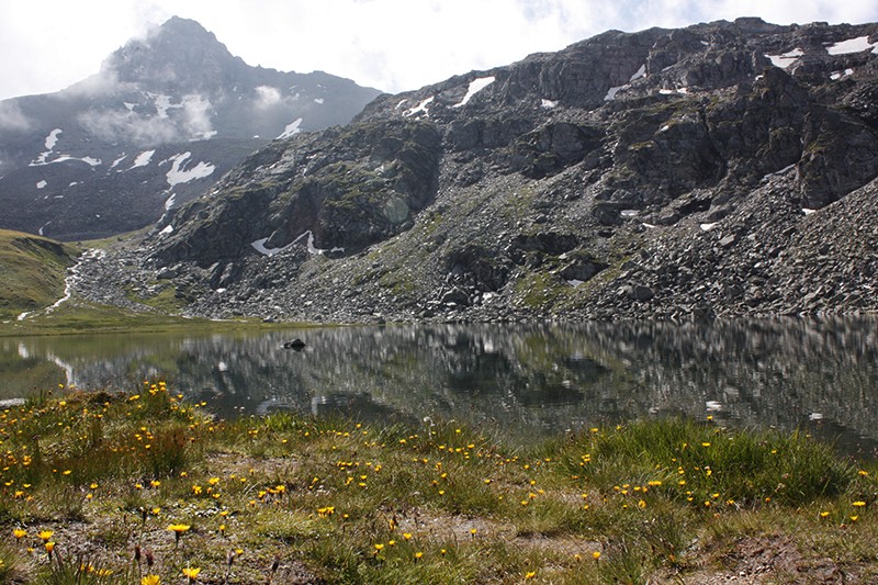 Le lac du Louché dans la partie supérieure du vallon de Réchy. Il est encore jeune, mais sera bientôt comblé d’alluvions. Photos: Anne-Sophie Scholl