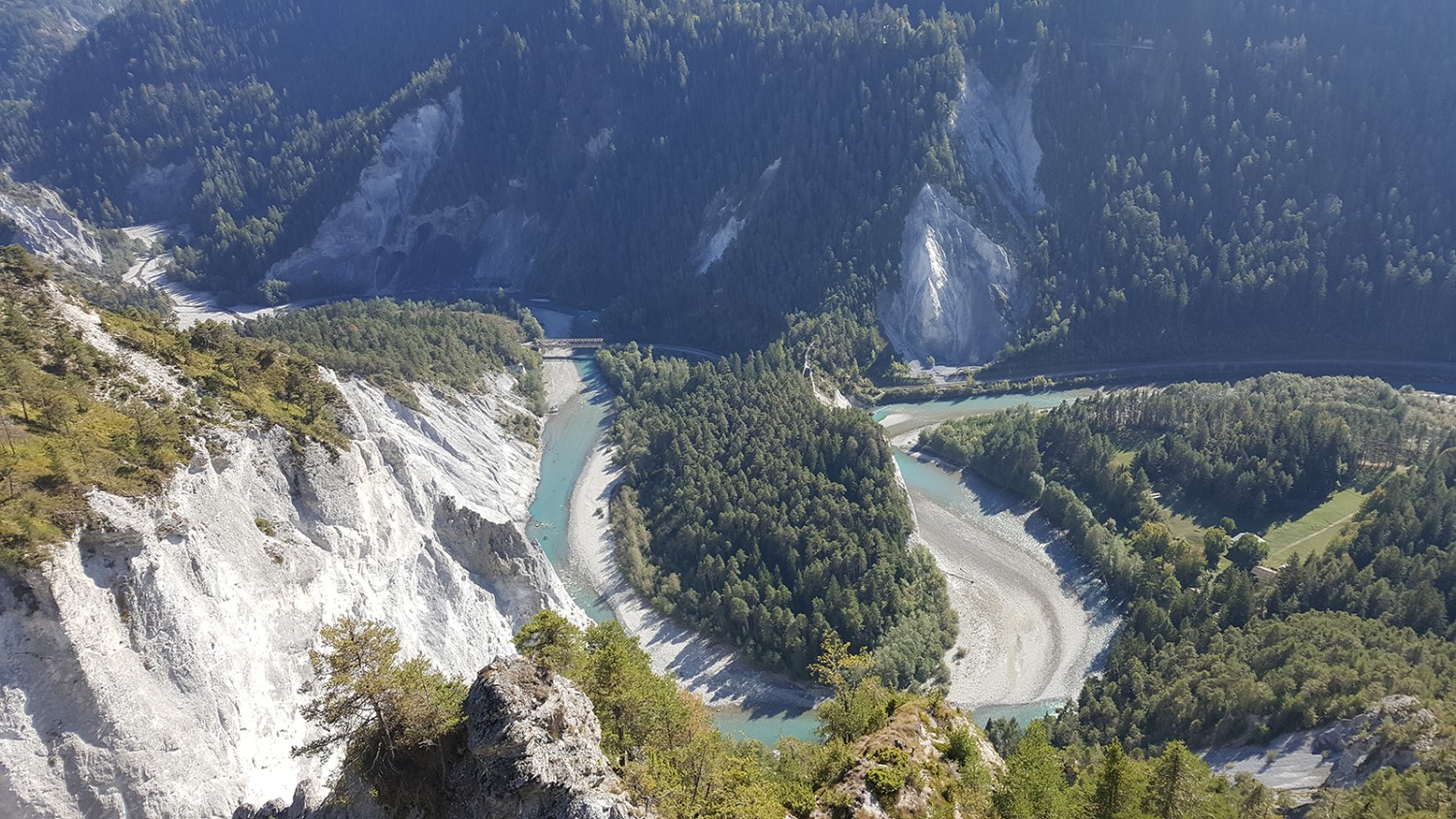 Le Rhin antérieur s’est creusé 400 mètres dans la roche calcaire de Ruinaulta. Photo: Alexandra Blatter