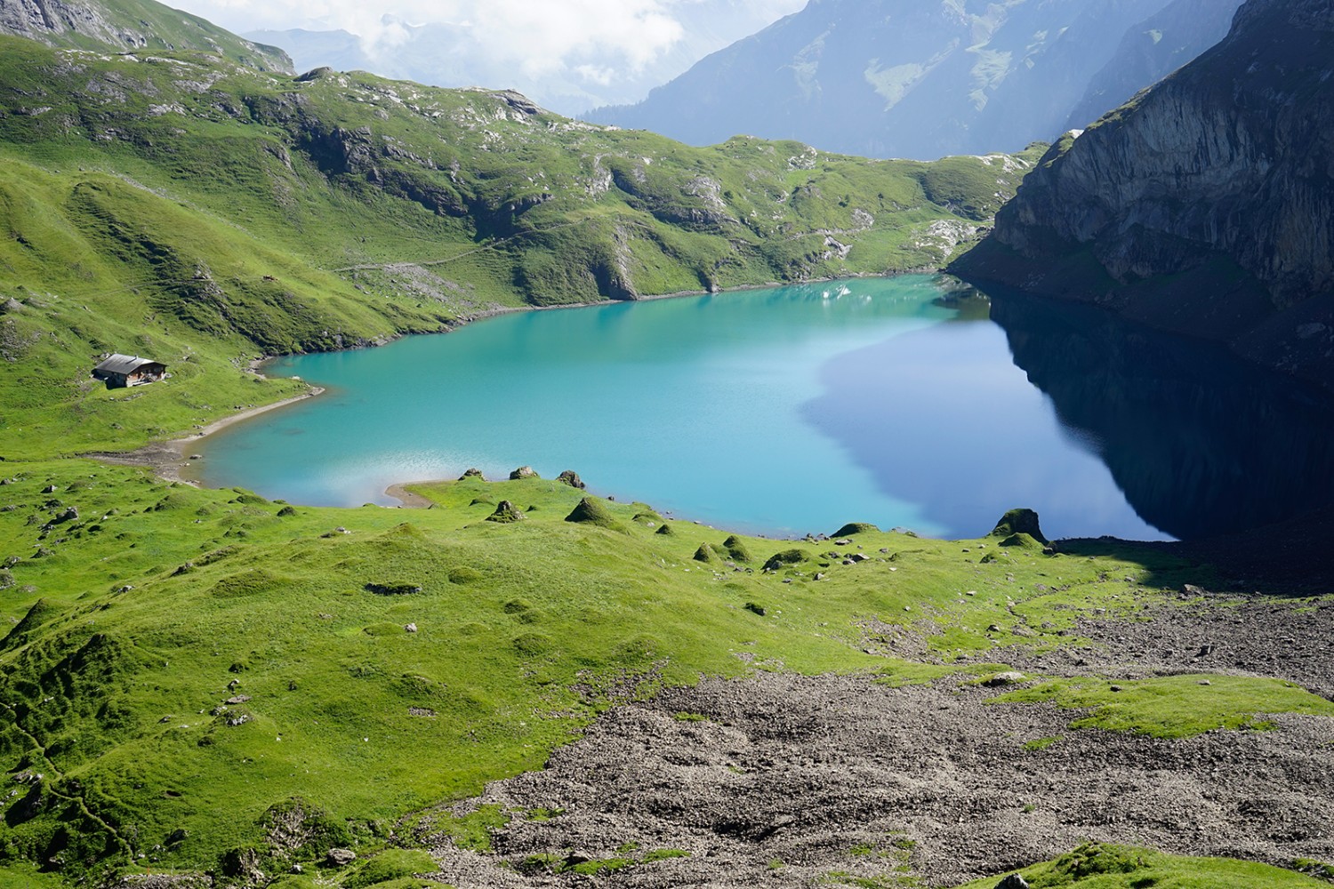 Le lac d’Iffigsee, véritable bijou niché entre les pâturages et les parois rocheuses. Photo: Fredy Joss