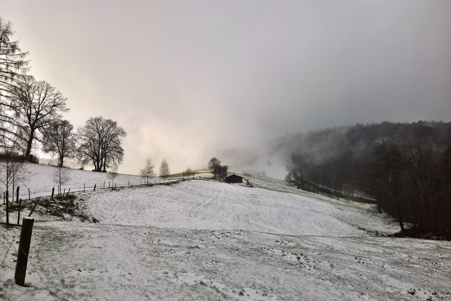 Quelques centimètres de neige, et le paysage change d’apparence. Photo: Andreas Staeger.