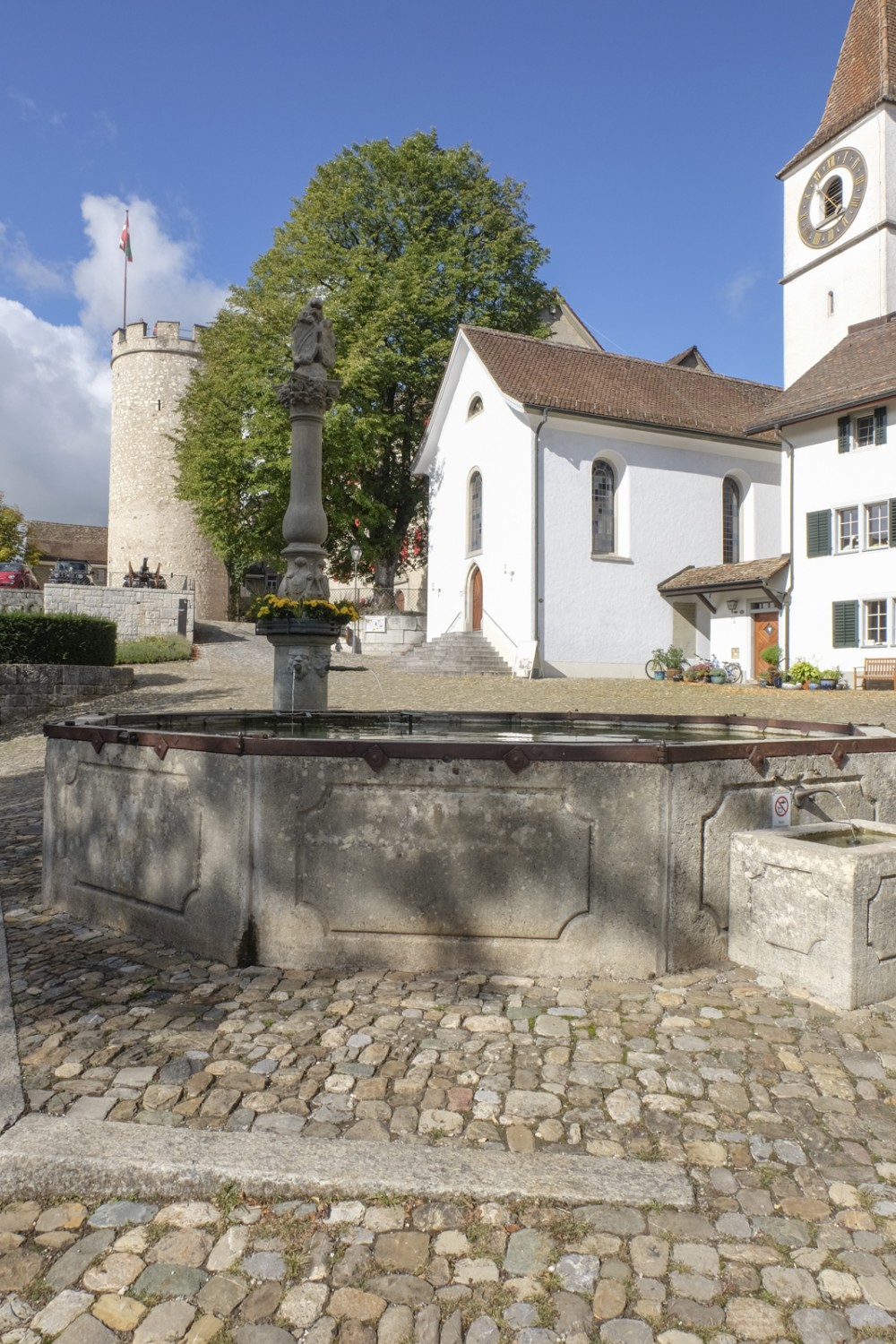 La bourgade de Regensberg et son château. Photo: Elsbeth Flüeler
