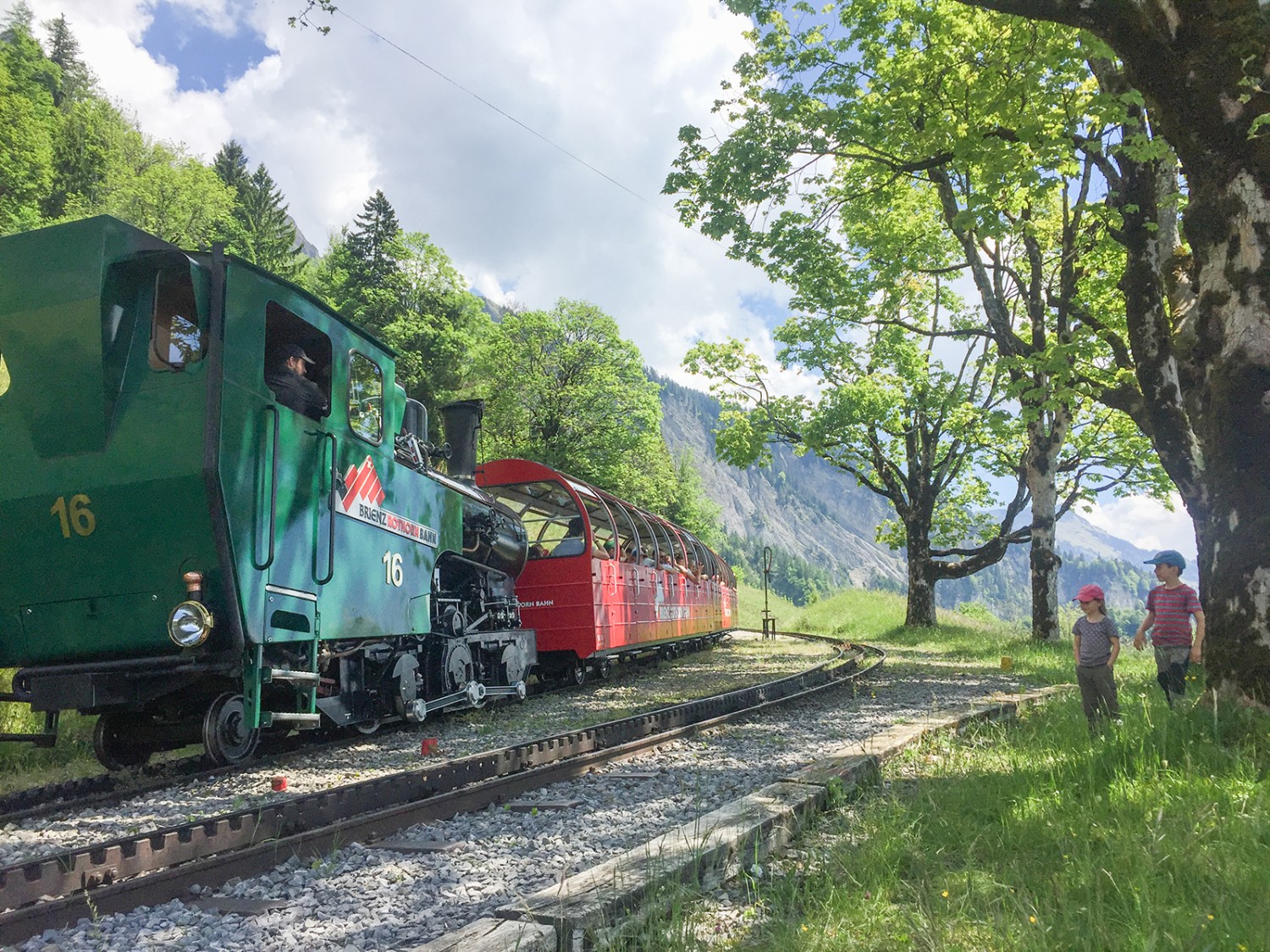 Une attraction chemin faisant: le train à vapeur! Photos: Rémy Kappeler