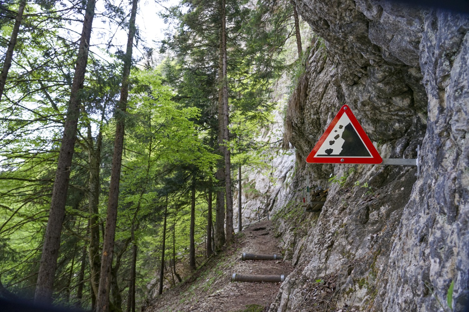 Attention aux chutes de pierres, il vaut mieux se dépêcher. Photo: Reto Wissmann