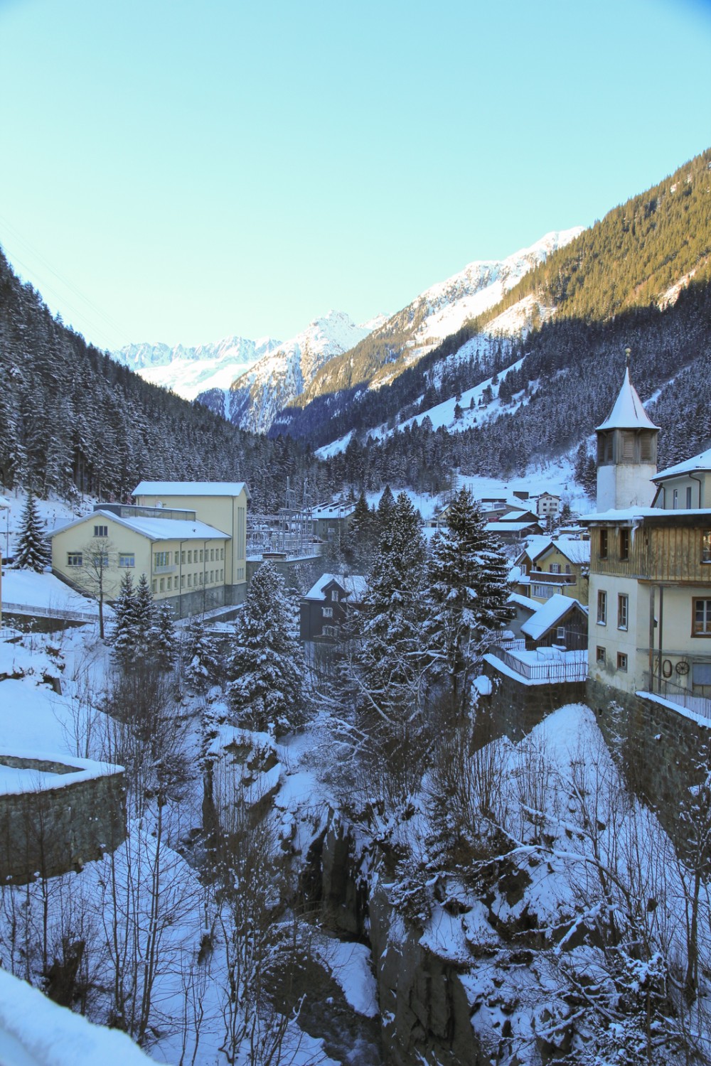 Vue sur la vallée de Göscheneralp et l’imposant Dammastock. Photo: Elsbeth Flüeler