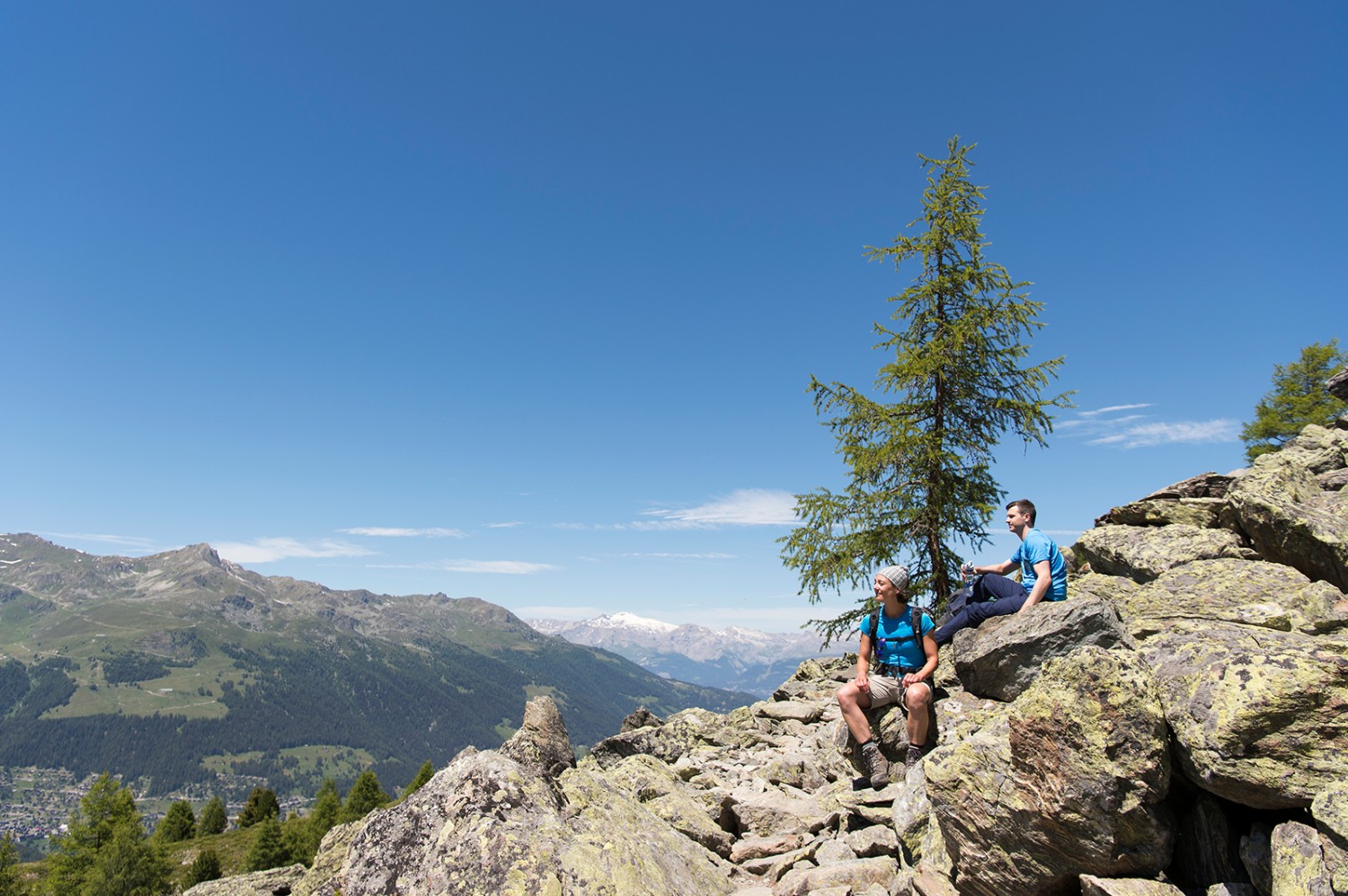 Très populaire, l’itinéraire reliant Zinal à l’Hôtel Weisshorn comporte néanmoins quelques passages techniques. Photos: Raja Läubli