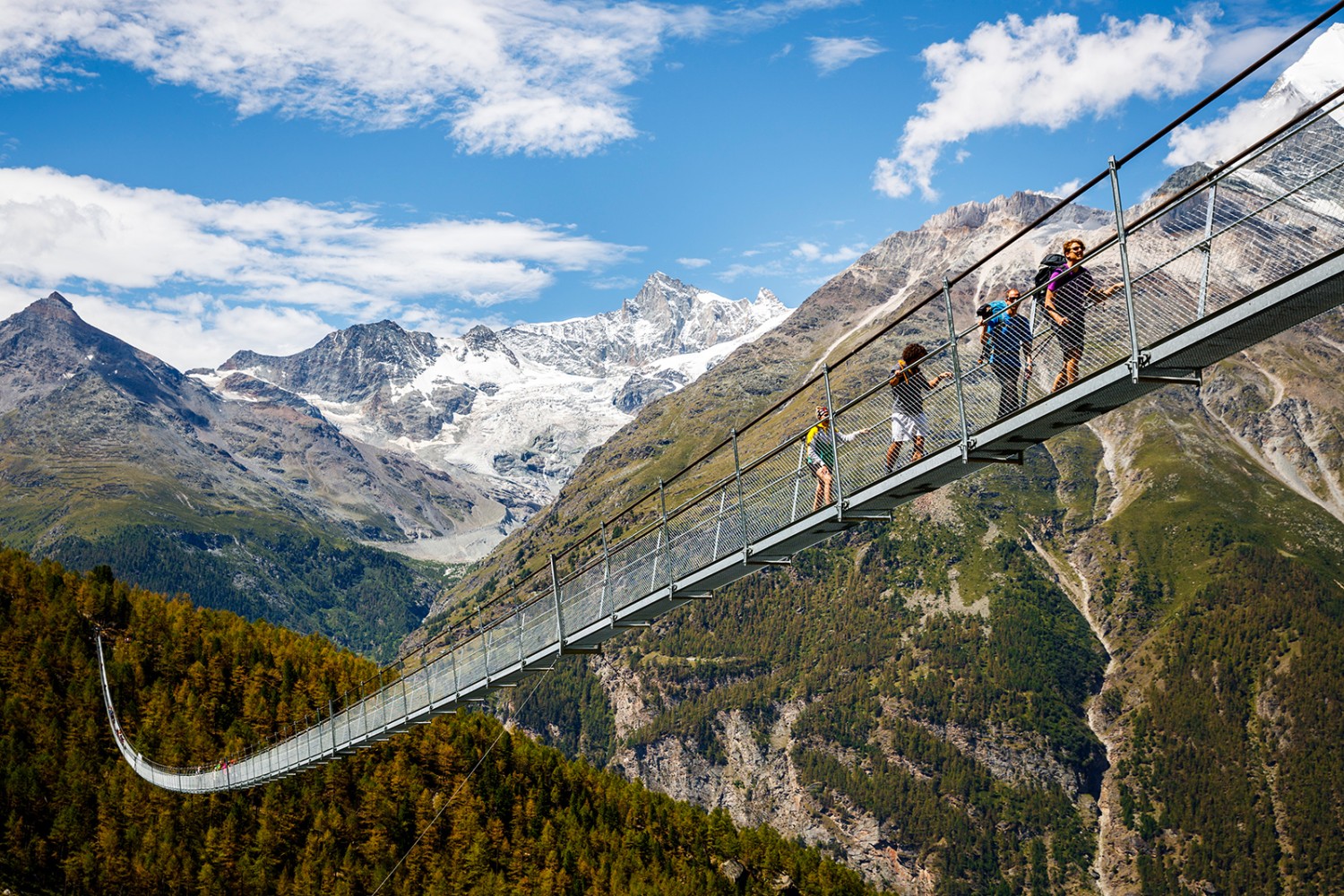 Le pont attire des randonneurs du monde entier. Photos: màd