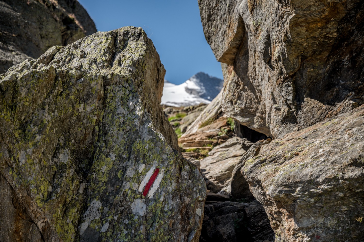 Une arche rocheuse après la première montée sur le haut plateau. Photo: Jon Guler