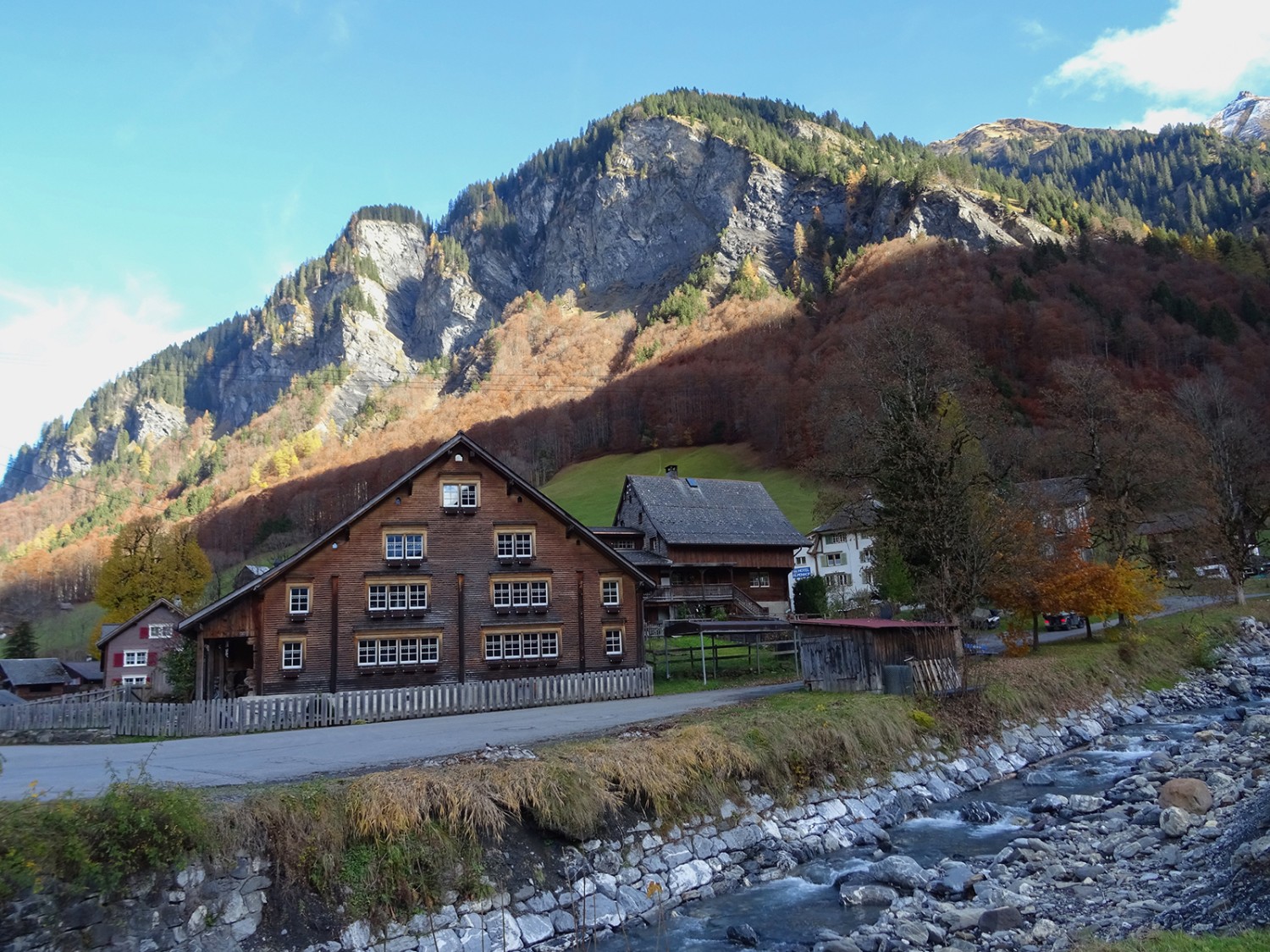 Vers le cirque de cascades de Batöni 