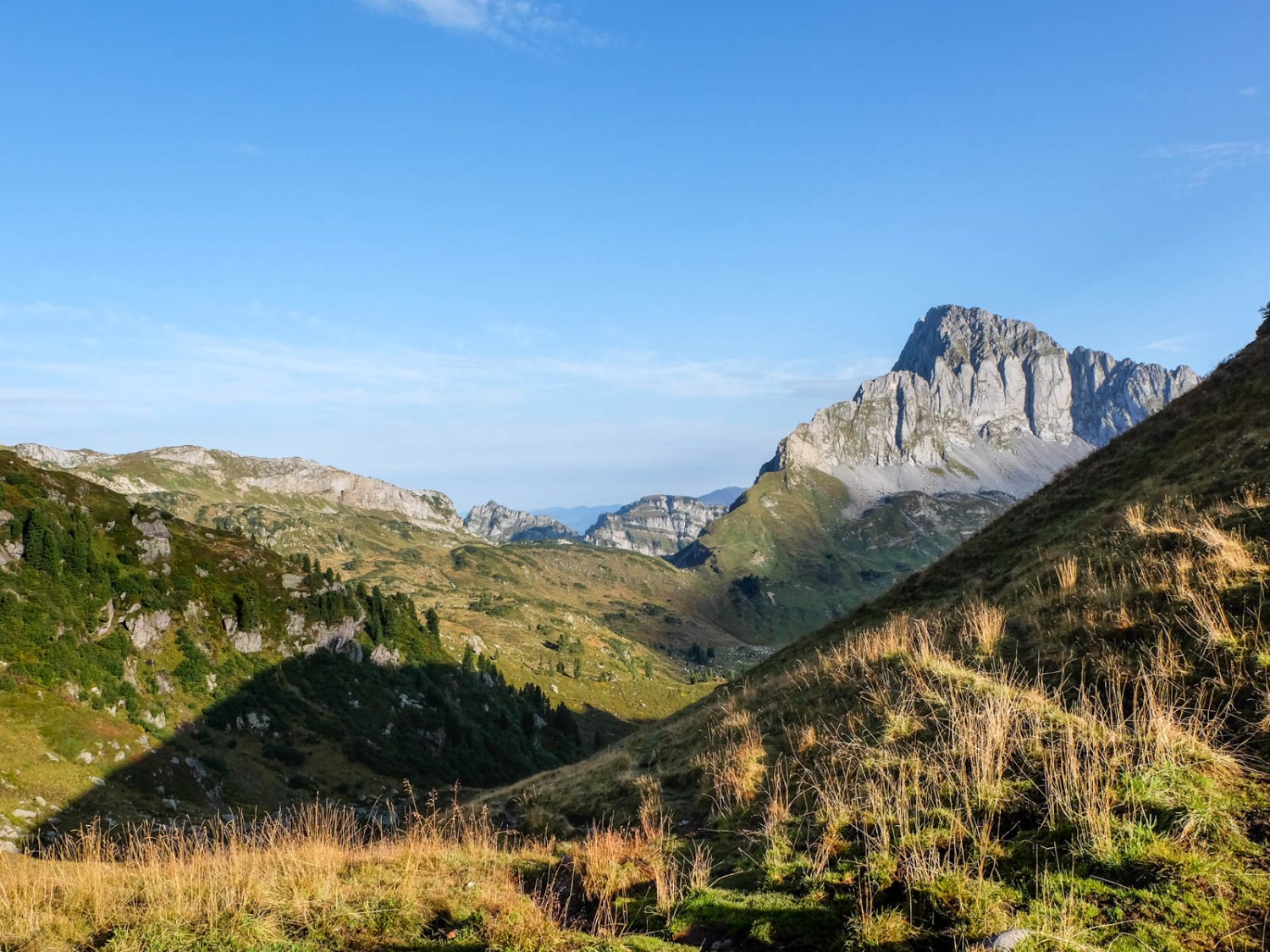Le magnifique Mürtschenstock, qu’on découvre pour la première fois depuis le col du Murgseefurggel. Photo: Elsbeth Flüeler
