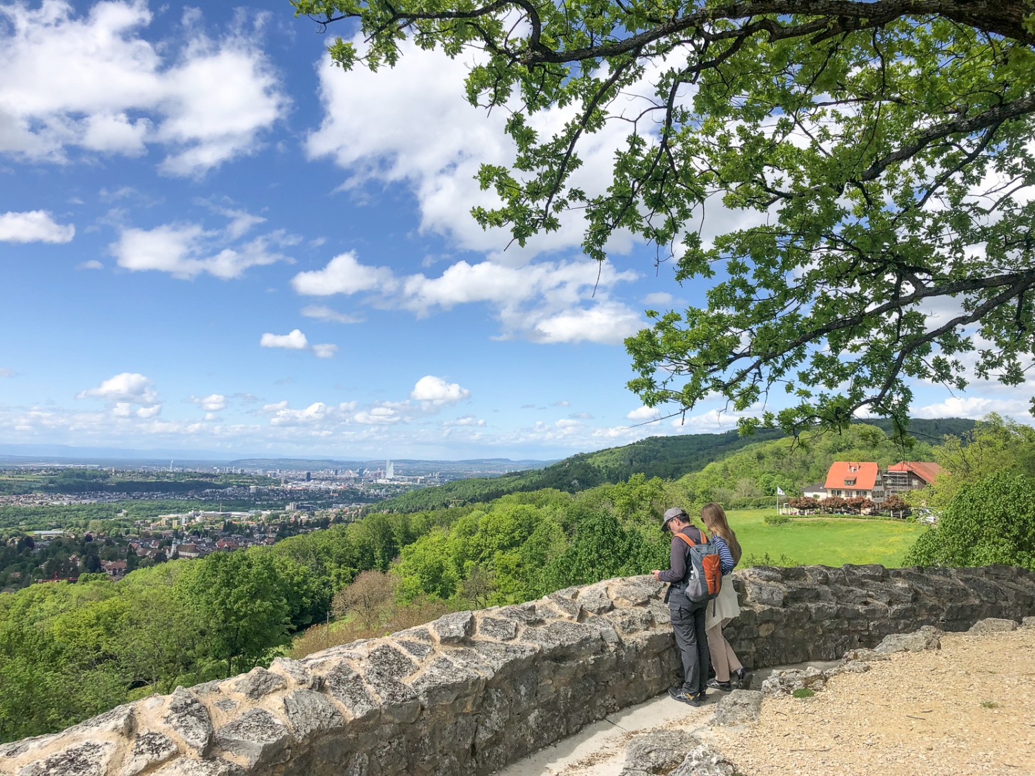 Depuis les ruines de Dorneck, la vue s’ouvre sur Bâle. Photo: Thomas Gloor