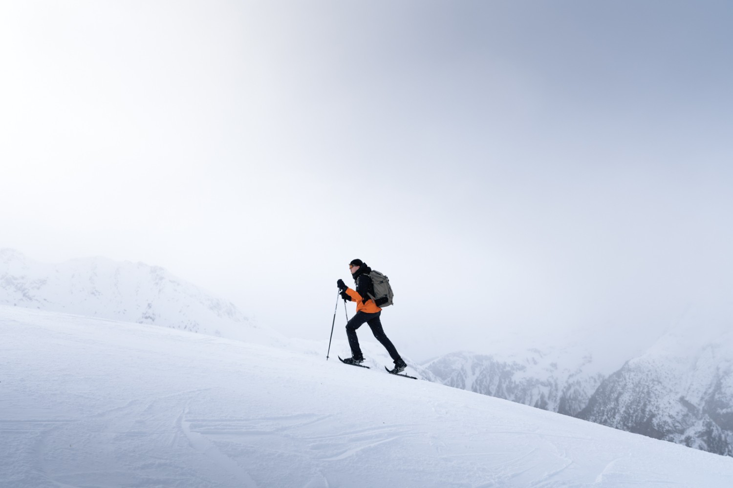 On se trouve en plein milieu des montagnes grisonnes pendant toute la randonnée. Photo: Jon Guler 