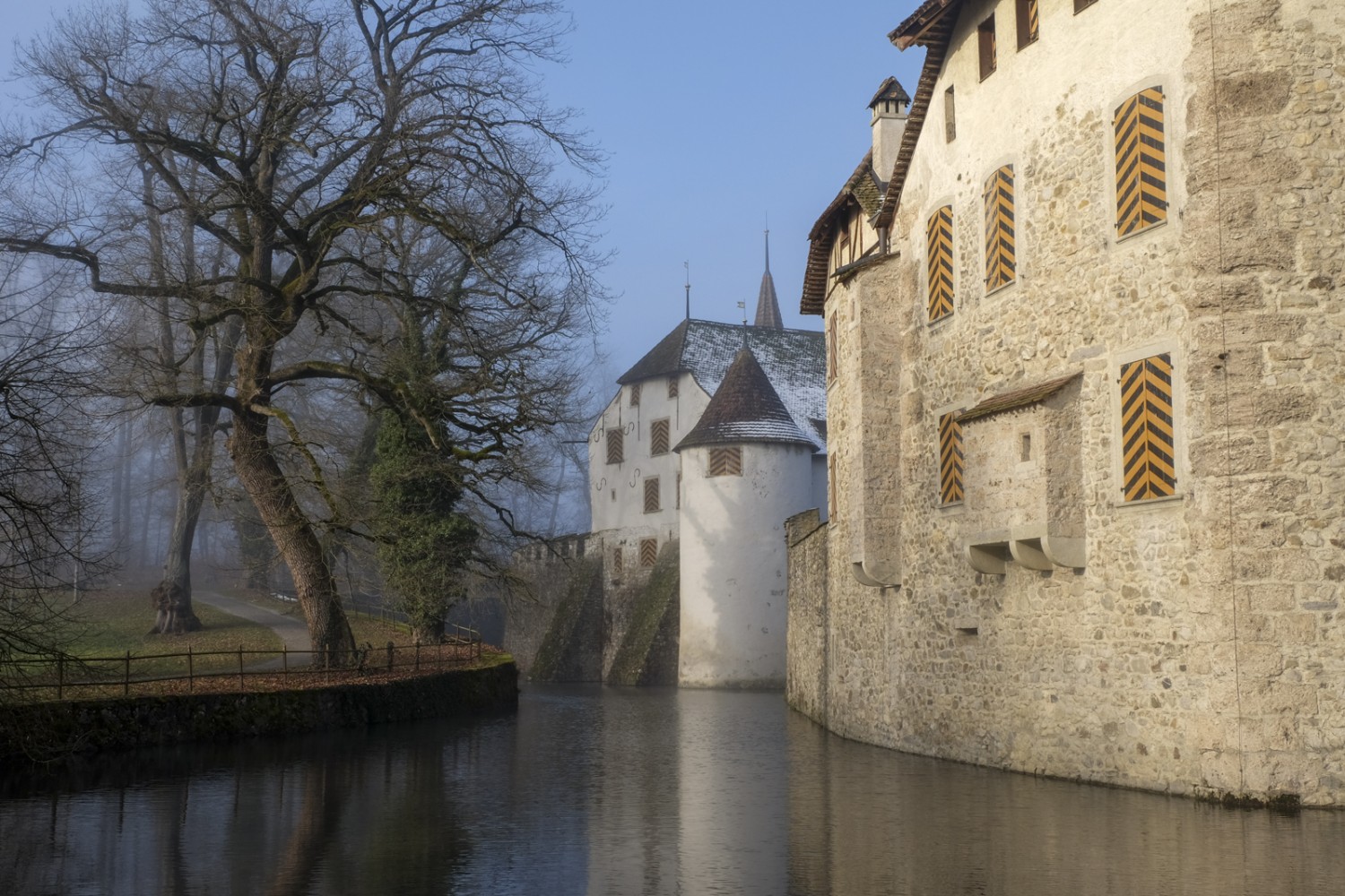 Das Schloss Hallwyl mit seinem Wassergraben. Das Schloss ist im Winter geschlossen. Bild: Elsbeth Flüeler