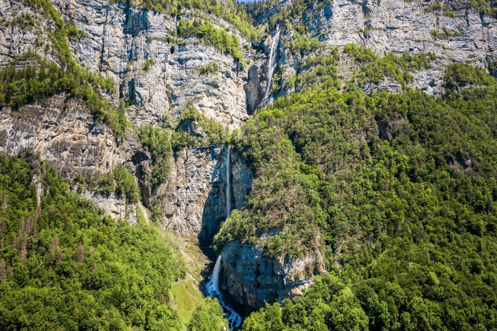 Trombe d’eau: les chutes du Seerenbach dégringolent sur près de 600 mètres au total. Photo: Jon Guler