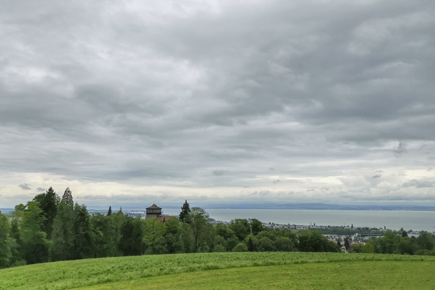 Veduta sul lago di Costanza, verso Rorschach e il castello Sulzberg. Foto: Evelyne Zaugg