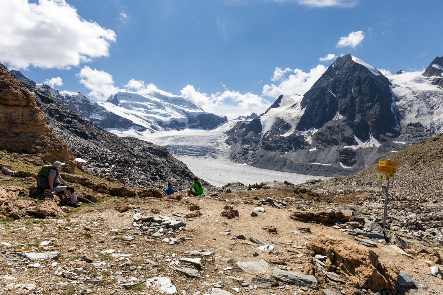 Sur le col des Otanes. En arrière-plan, le Grand Combin et le glacier de Corbassière. Photos: Daniel Fleuti