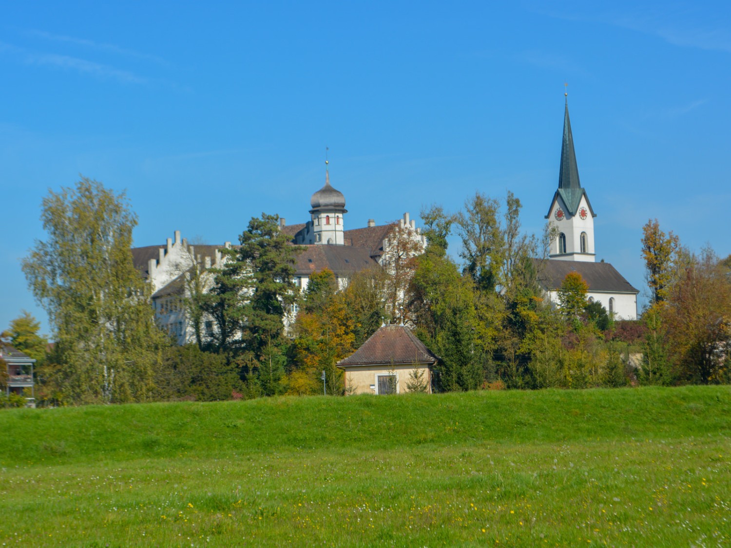 Le château et l’église de Bürglen ne font qu’un. Photo: Werner Nef
