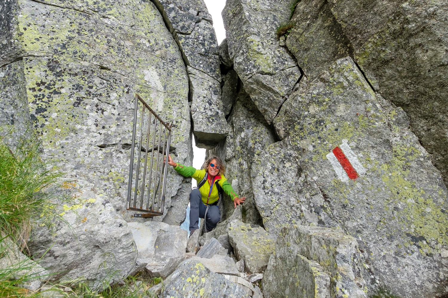 Le Camin de Biancalan: il faut se faire tout petit pour le traverser. Photo: Iris Kürschner