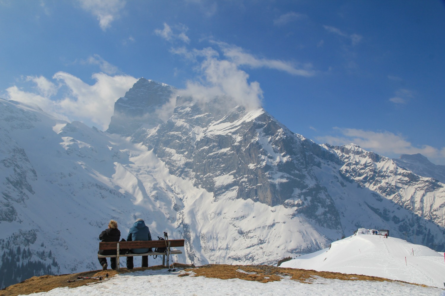 Cet endroit mérite bien un banc: la vue sur le versant nord du Titlis est magnifique. Photo: Elsbeth Flüeler