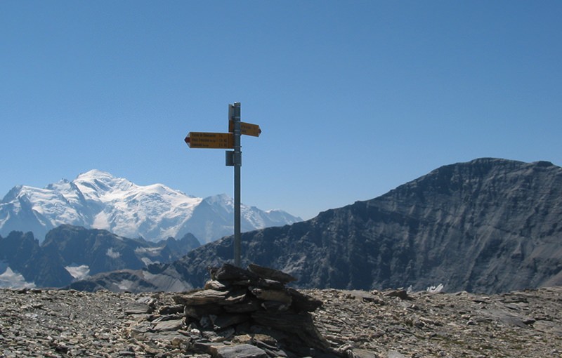 Sur le Cheval Blanc. A droite, le Buet; à gauche, le Mont Blanc. Photo: Elsbeth Flüeler