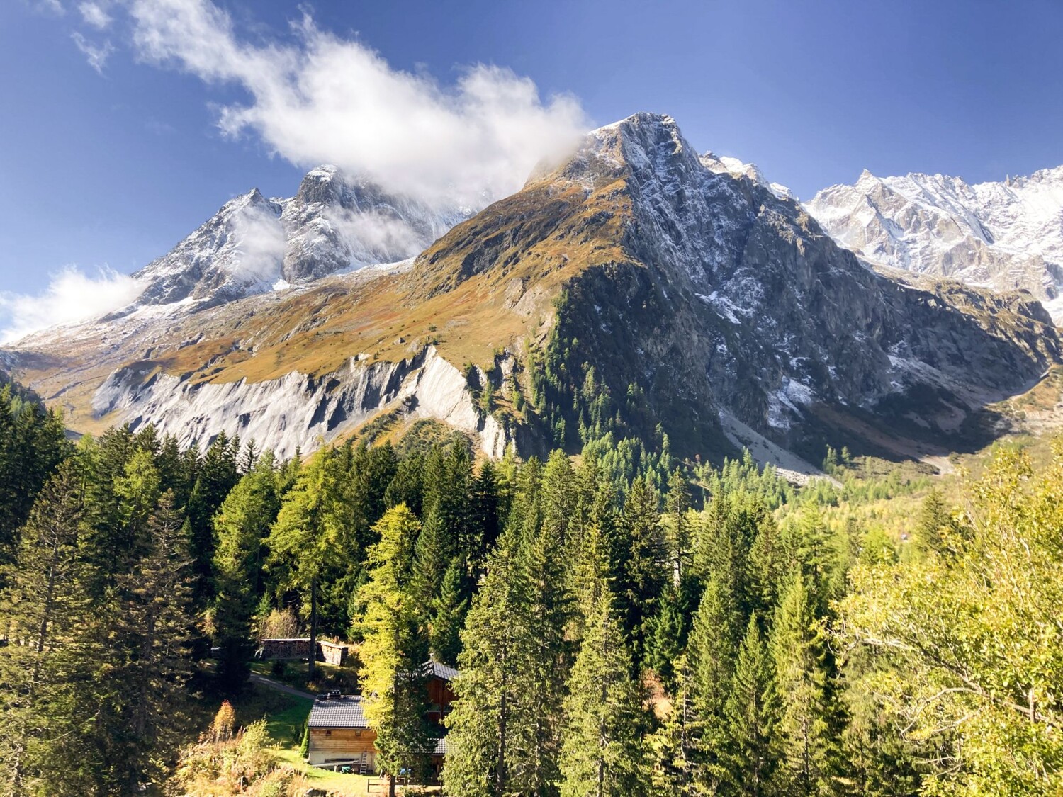 Des sommets impressionnants se dressent autour de La Fouly.