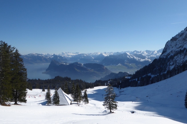 Schneeschuhe und Fondue