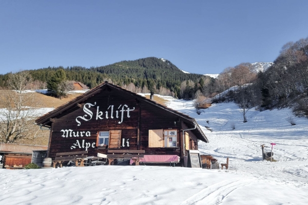 Gemütlich bis zum Berghaus Alpenrösli