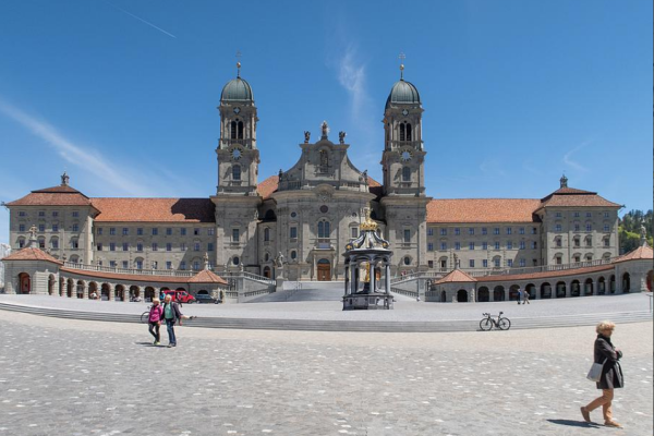 von Schindellegi zur "Schwarzen Madonna" in Einsiedeln