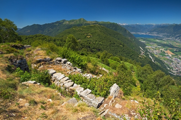 Balançoire géante au-dessus du tunnel du Ceneri
