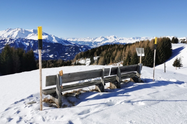 Verschneite Hochebene im Domleschg