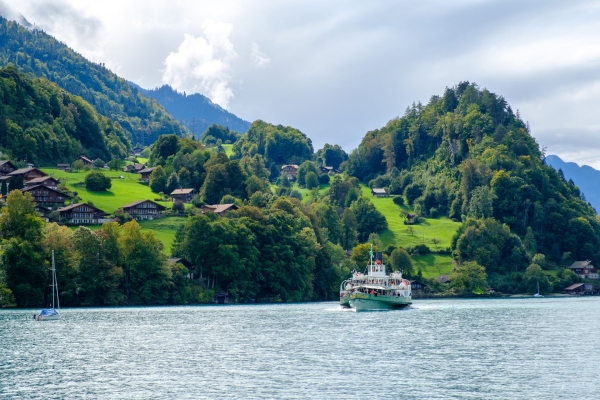 Von der Schweibenalp dem Wasser folgend