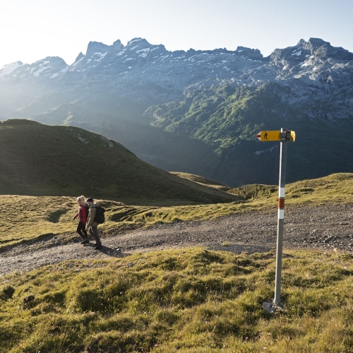 flèche-de-direction_chemin-de-randonnée-de-montagne_Tannalp