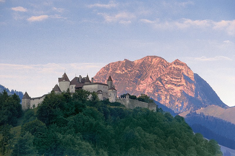 Bei schönem Wetter ist von unterwegs der Moléson zu sehen.