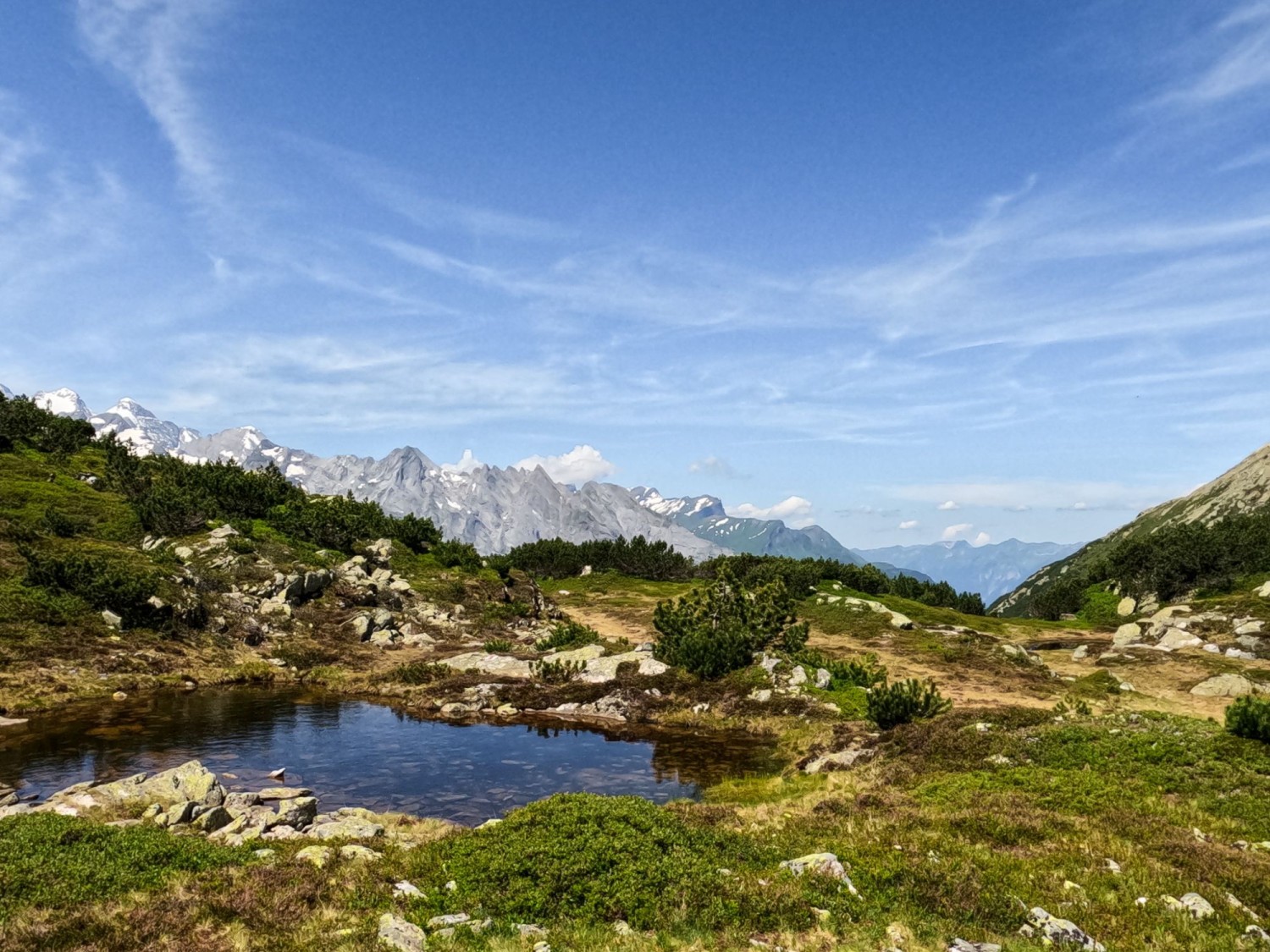 Durchquerung der idyllischen Hochebene Homad.