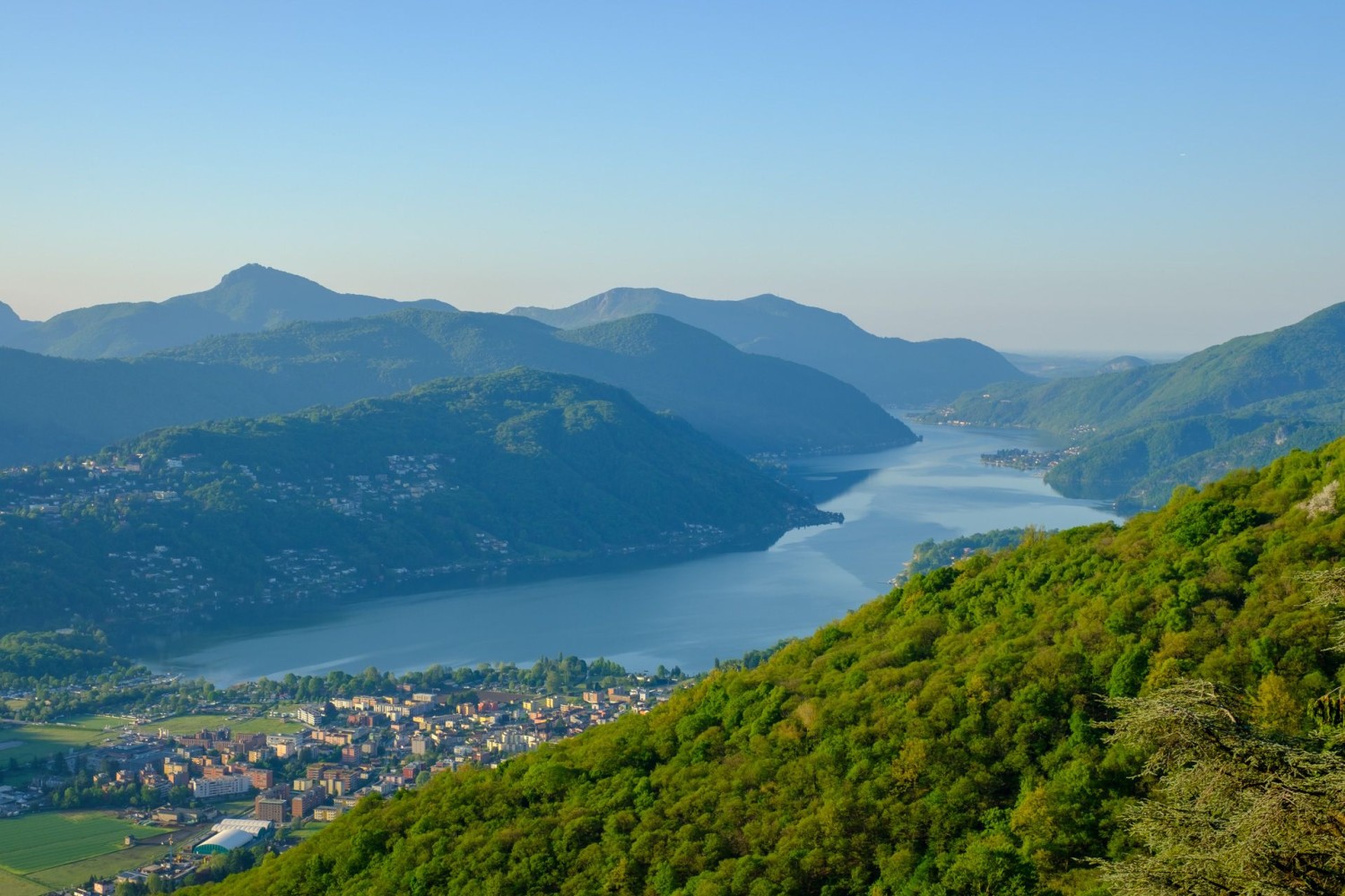 Vista da sogno da Cademario sul Lago di Lugano.