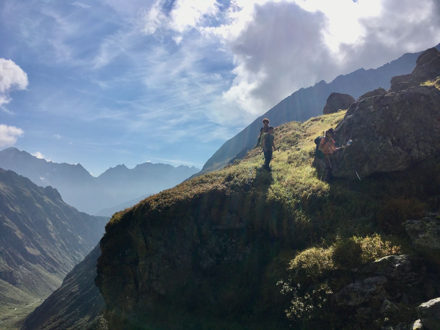 Erlebe zwei eindrucksvolle Tage im Herzen der wilden Urner Alpen. Diese abwechslungsreiche Tour verbindet hochalpine Landschaften, stille Täler und echte Bergerlebnisse auf zwei Etappen des Urner Alpenkranzes (Etappen 33 & 34).