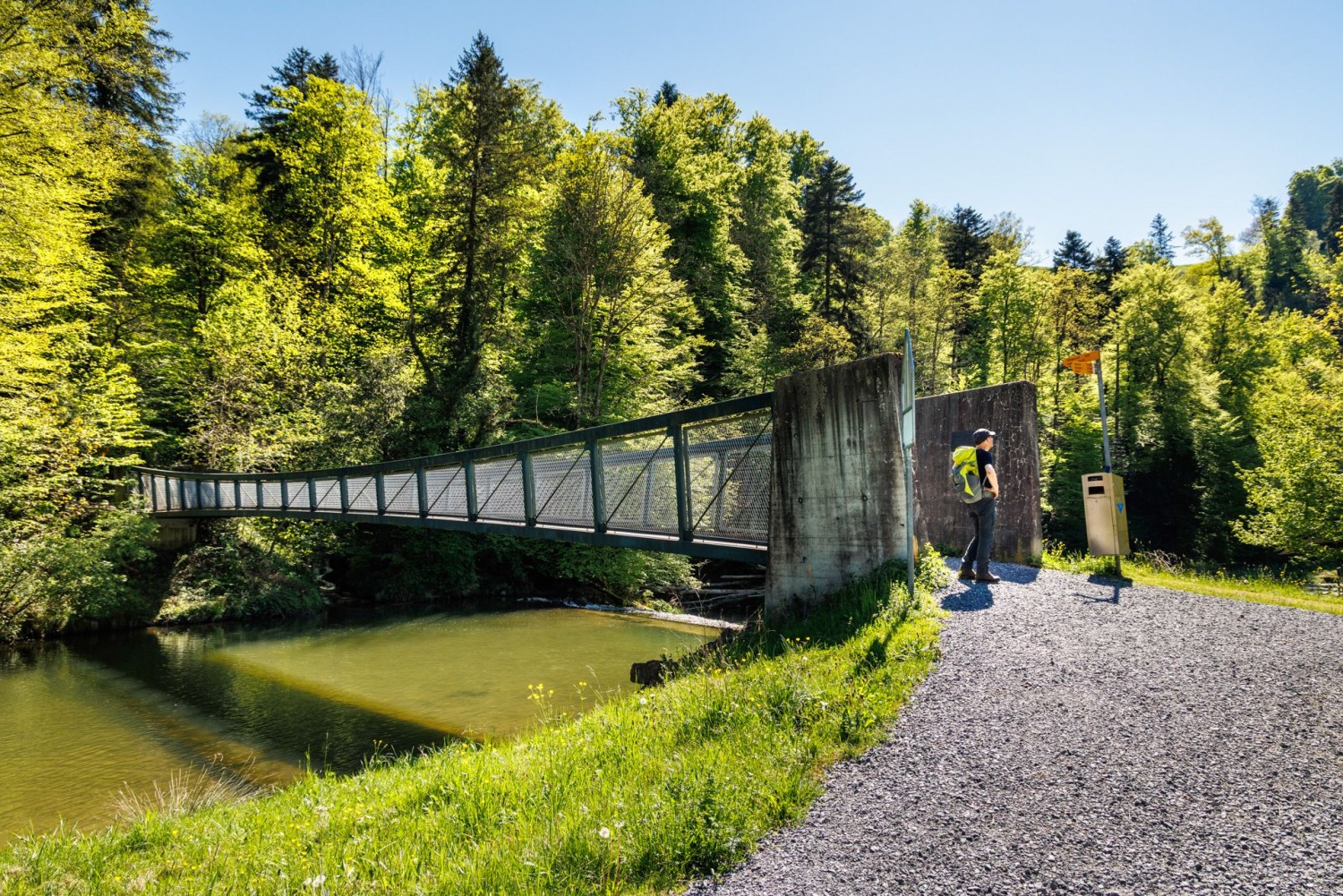 Die Schifflibrücke vor Sihlbrugg führt vom zürcherischen Sihlufer zurück in den Kanton Zug.
