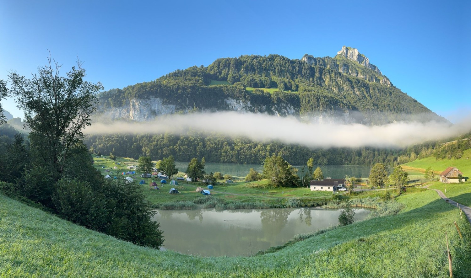 Idyllische Lage: das Seeli mit dem Niderbauen Chulm.