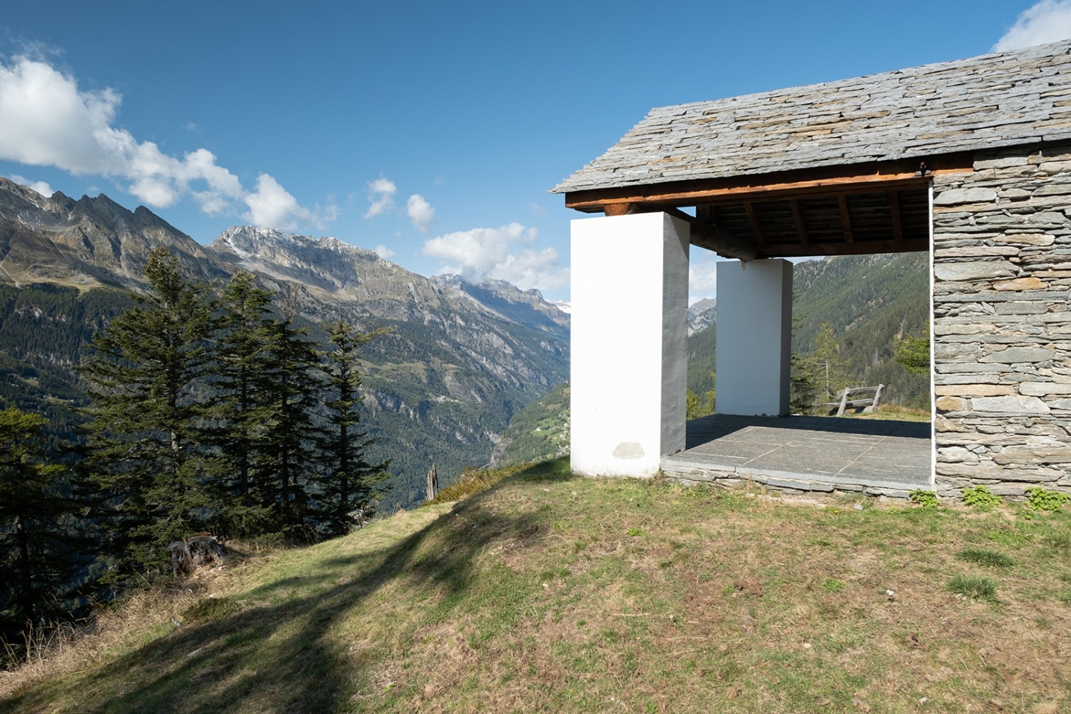 Von der Kapelle Sant’Antoni de Bolada aus kann man das ganze Calancatal überblicken.