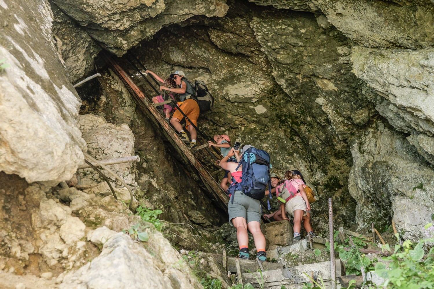 Ein Spass, auch für berggeübte Kinder: der Schacht im Berg.