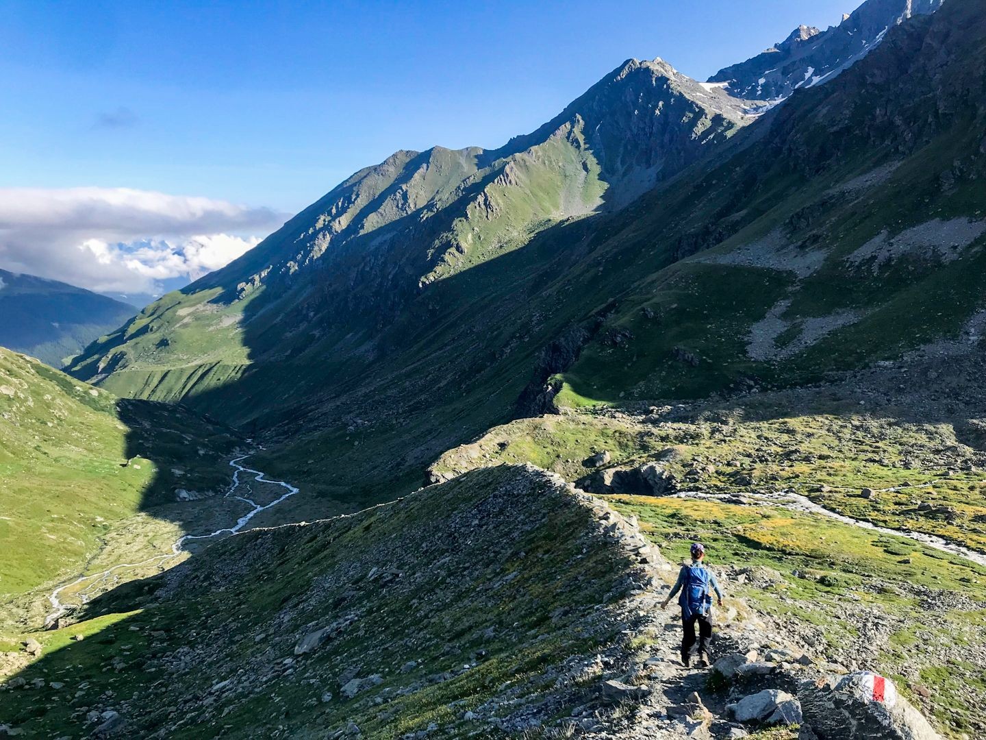 Le retour par la moraine exige d’avoir le pied sûr.