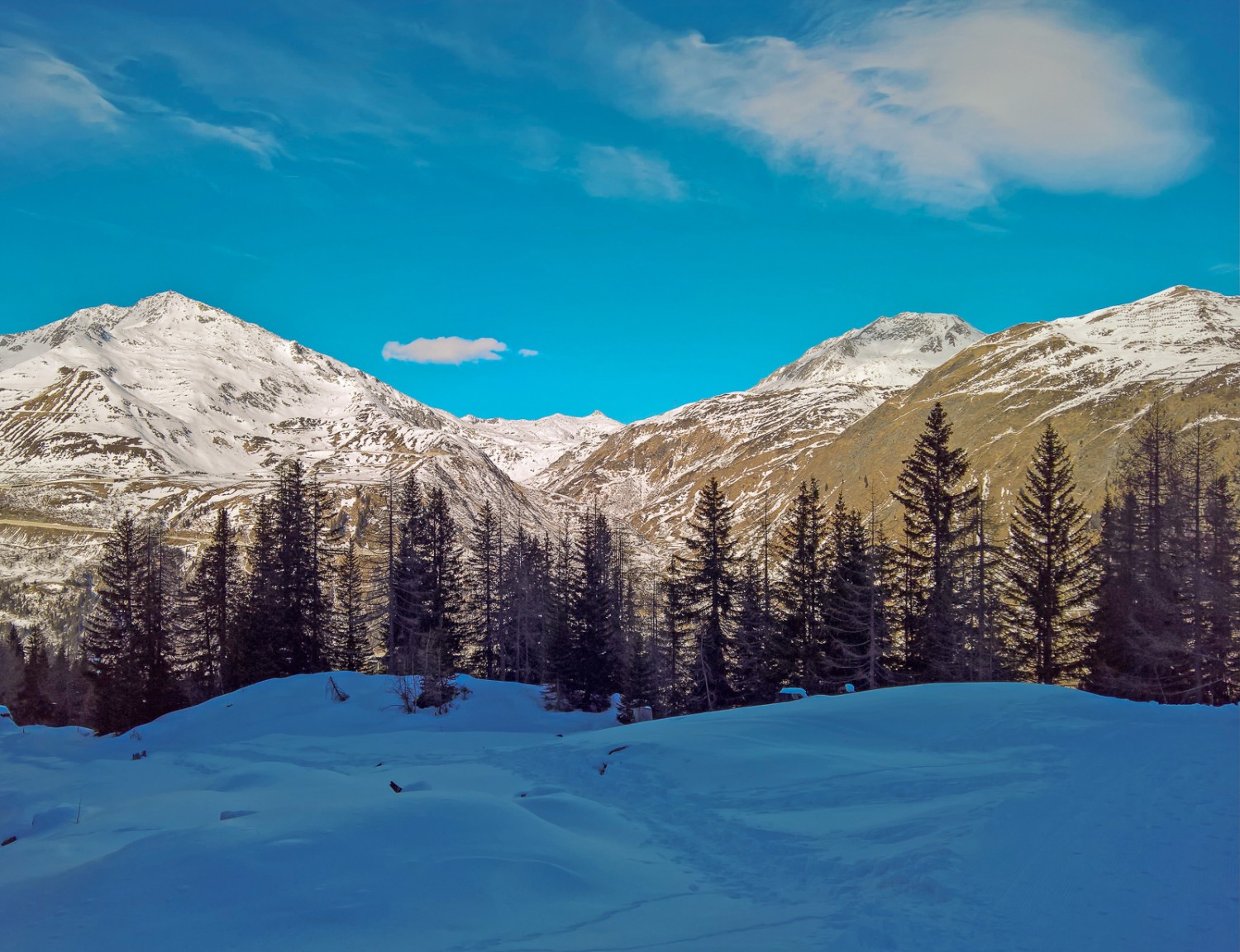 La parte principale del tracciato rimane all’ombra ancora per diverse settimane. Da metà febbraio però il sole splende anche lì. Foto: Andreas Staeger