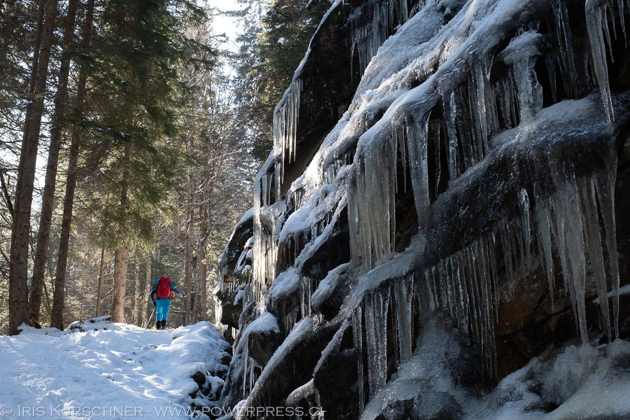 Stalactites dans les gorges de l’Emme, peu avant Küblisbühl