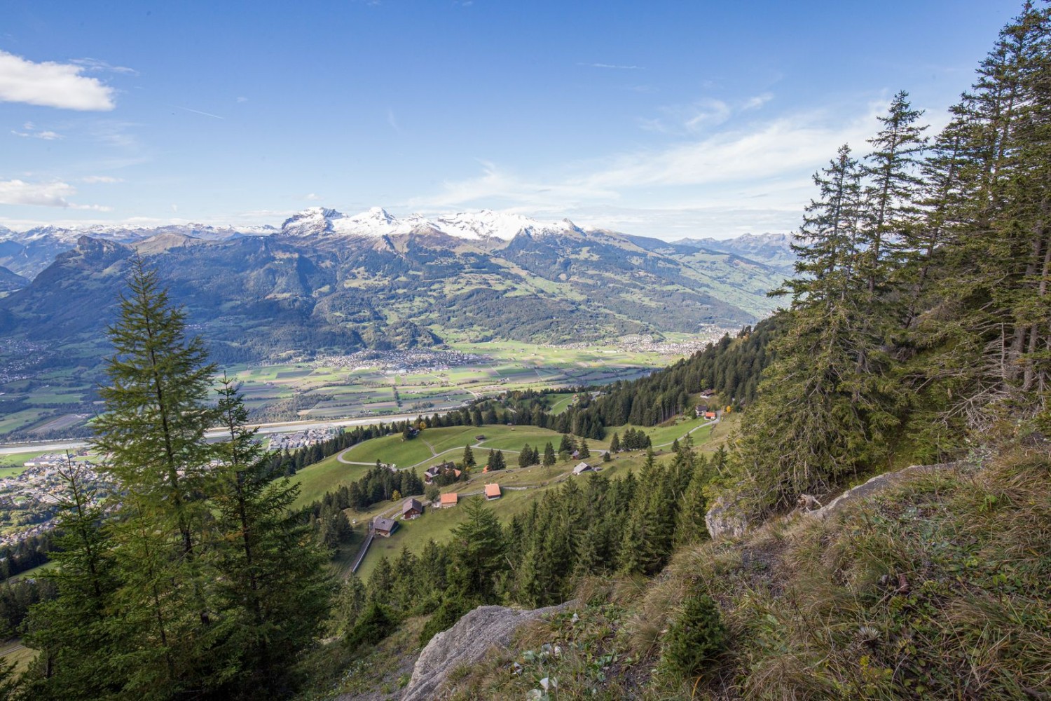 Vue superbe sur la vallée du Rhin durant la montée
