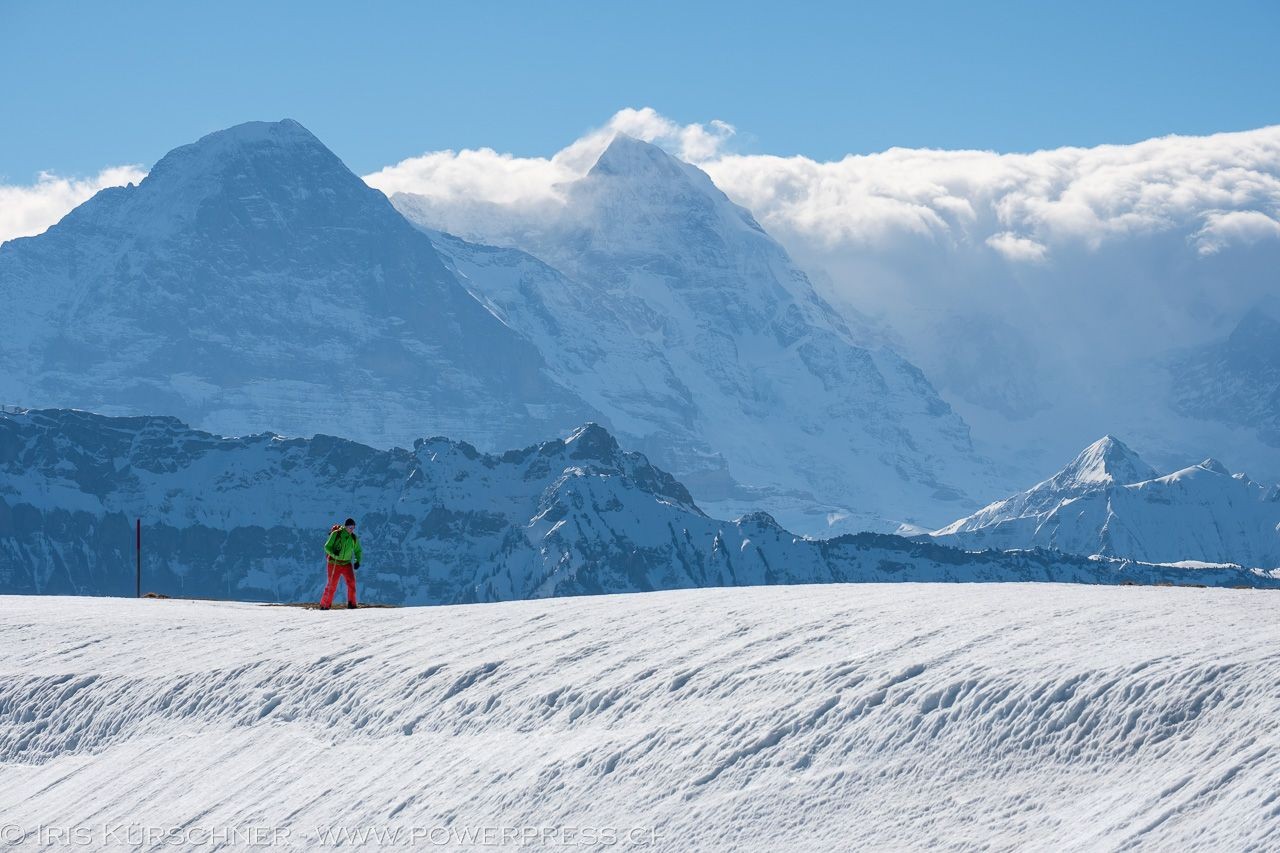 Sous le charme de l’imposante paroi nord de l’Eiger, l’itinéraire mène du Winterröscht au Bolberg.