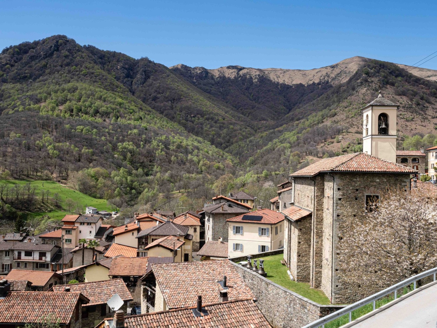 Mugena con la chiesa di Sant’Agata che merita una visita.