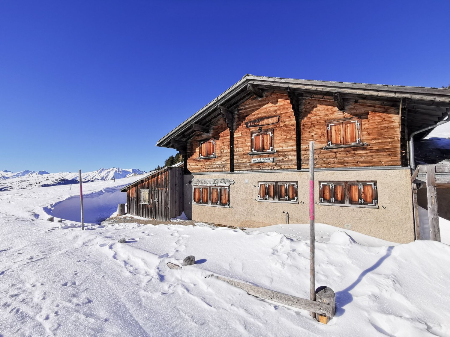 L’auberge de l’alpage dil Plaun est malheureusement fermée en hiver.